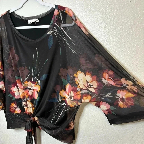 Adyson Parker Floral Long Sleeve Front Tie Top - Picture 6 of 7